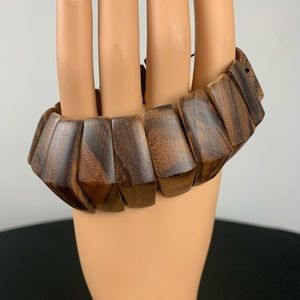 Bracelet brown wooden stretchy Each piece is a triangle shape.